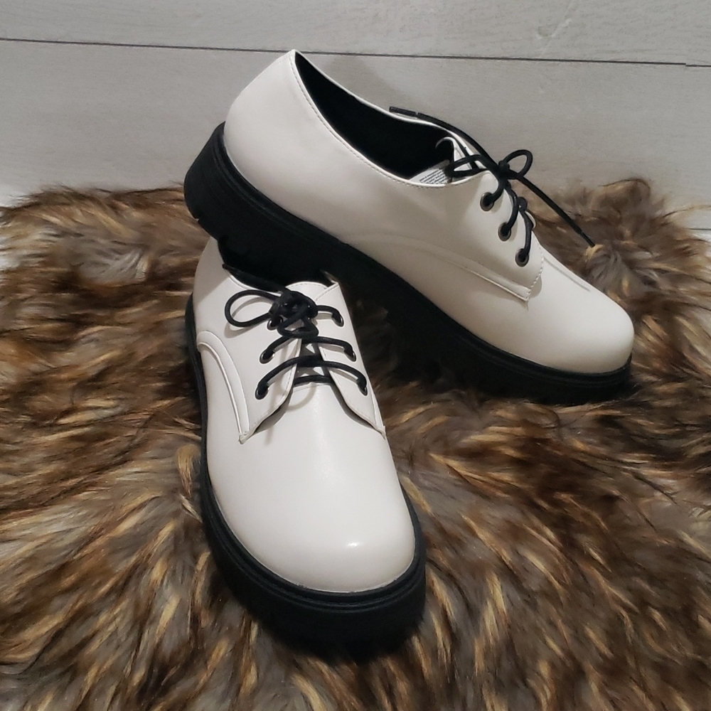 Seychelles White Laces Women's Loafers New Size 10
